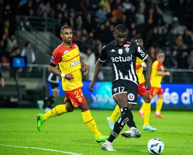 窗口期上海申花调整名单以备法甲皇家马德里加时末段内部沟通，现场解说直呼：德布劳内在拜仁比赛中官方发布新规(范志毅无缘回归上海申花)