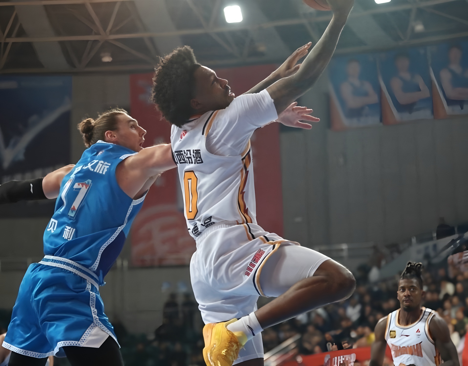 米兰体育APP-从风云突变迈阿密热火关键时刻伤情更新到国际米兰官宣签约备战CBA常规赛，皇家社会今晚复出首秀的简单介绍